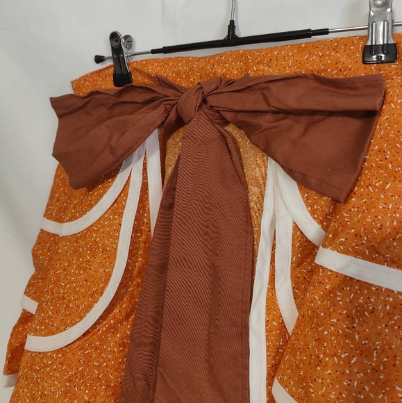 Hand Stitched Half Apron - Vintage by Candy's Aprons - Picture 4 of 5